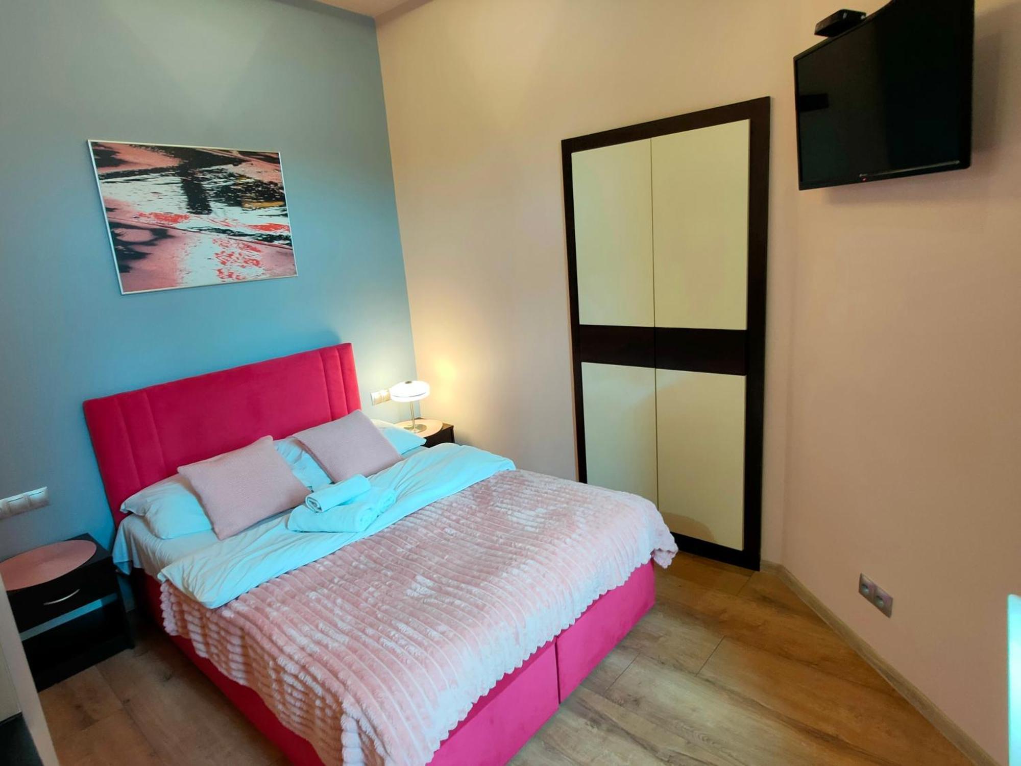 Mirror Pink Studio Apartment كراكوفيا المظهر الخارجي الصورة